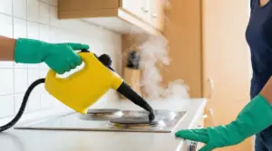 Pulizia di un fornello con un pulitore a vapore domestico